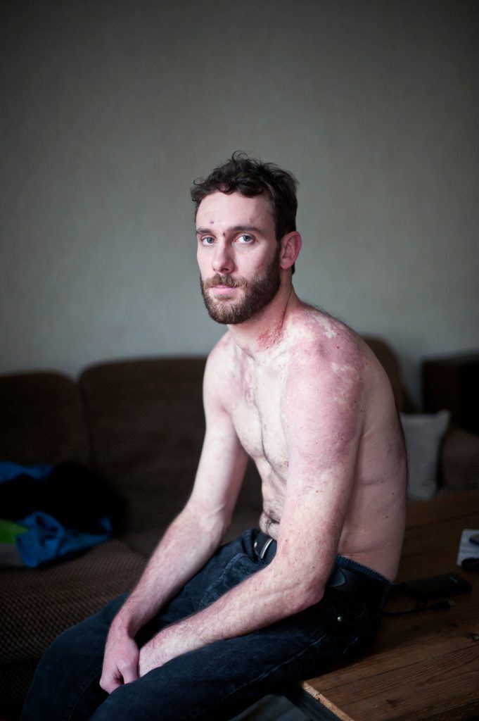 apache palace serie photo documentaire contemporary photographic analog nikon canon in frame inframe elise boularan interview nature element