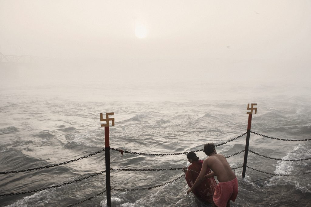 inframe in frame giulio di sturco ganga ma india river documentary environment climate change pollution Gost book