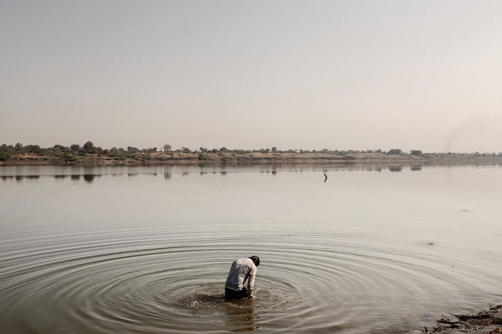 inframe in frame giulio di sturco ganga ma india river documentary environment climate change pollution Gost book