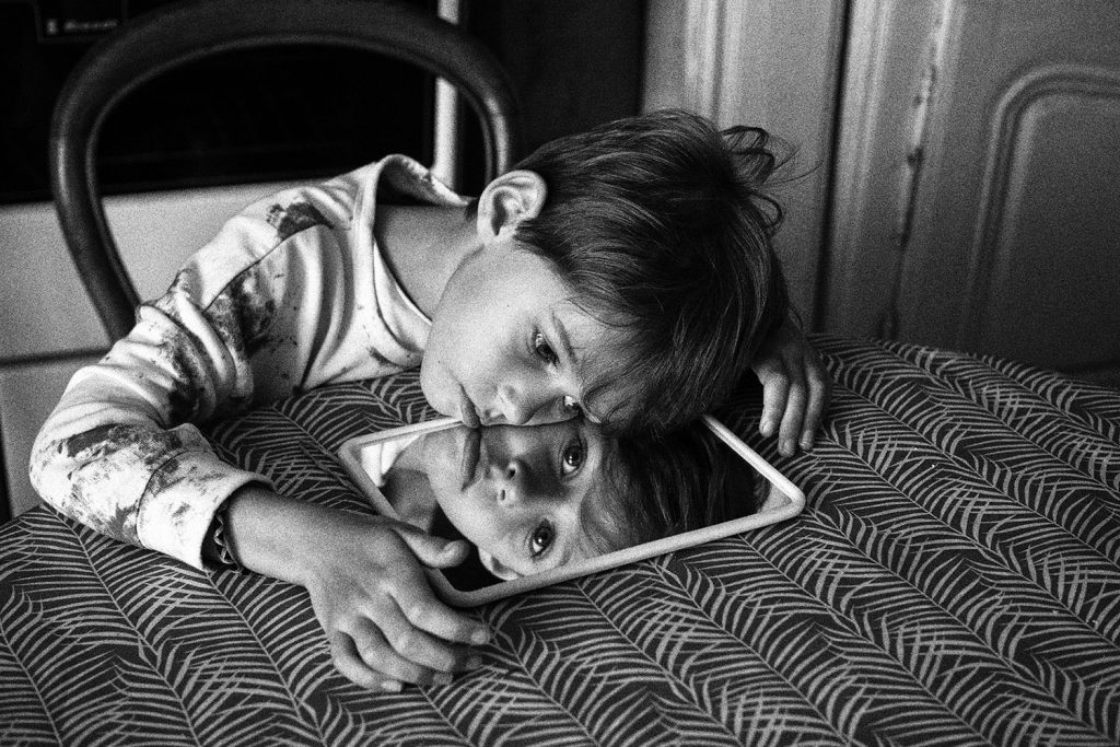 in frame inframe documentary documentaire photo antimemoires ile de la réunion famille family youth identity paysages kalel koven valentine zeler webzine media contemporary photography