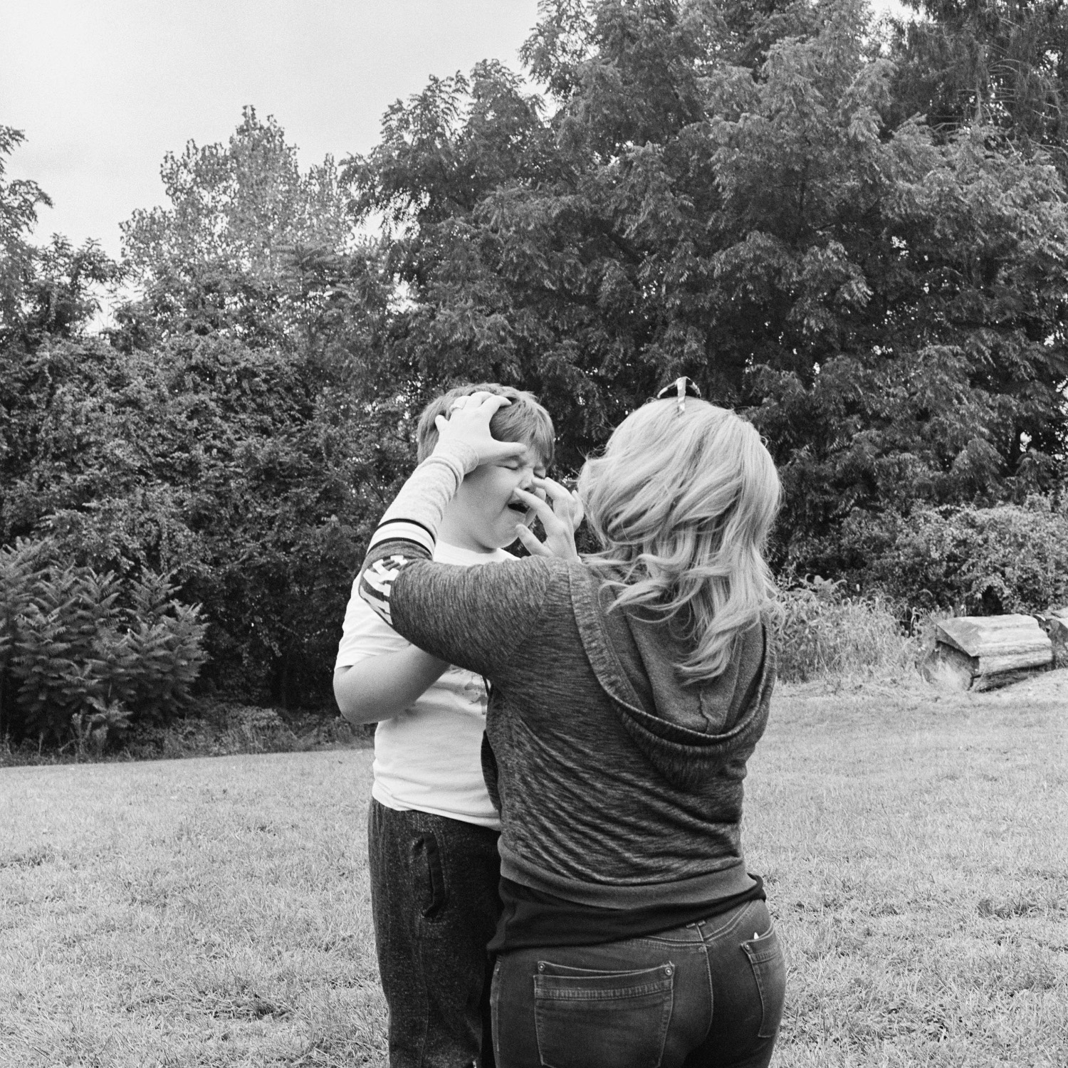 in frame inframe documentary photography contemporary usa kentucky new york isabella convertino to shoot the sun body male gender american kalel koven photographer story