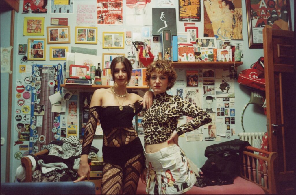 in frame interview elena zagari un mondo proprio italian italy italie italia napoli napolitan naples photography photographer woman youth women storytelling narrative empowerment kalel koven portrait daily life