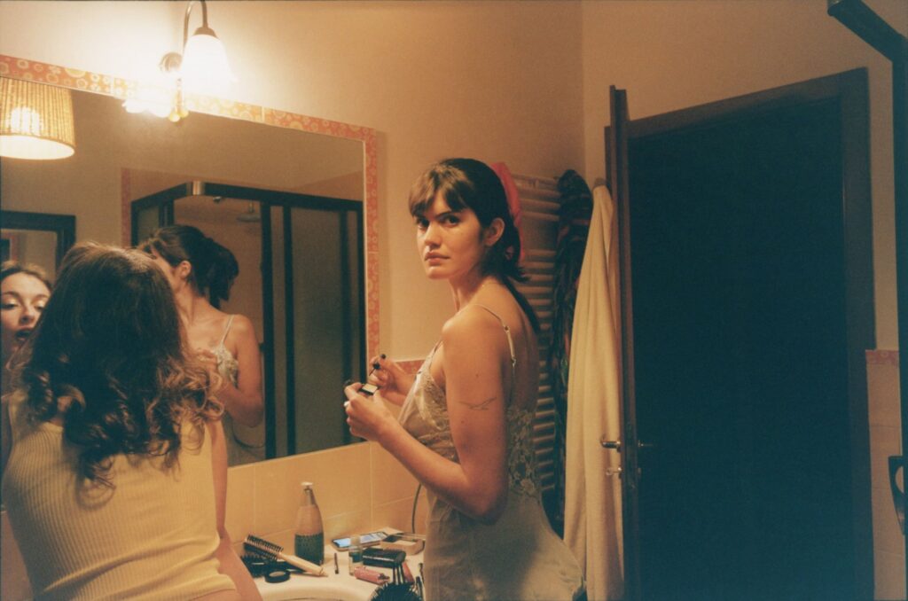 in frame interview elena zagari un mondo proprio italian italy italie italia napoli napolitan naples photography photographer woman youth women storytelling narrative empowerment kalel koven portrait daily life